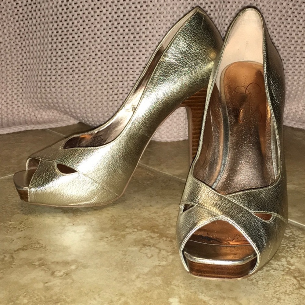 Jessica Simpson Badoline Gold heels 7.5